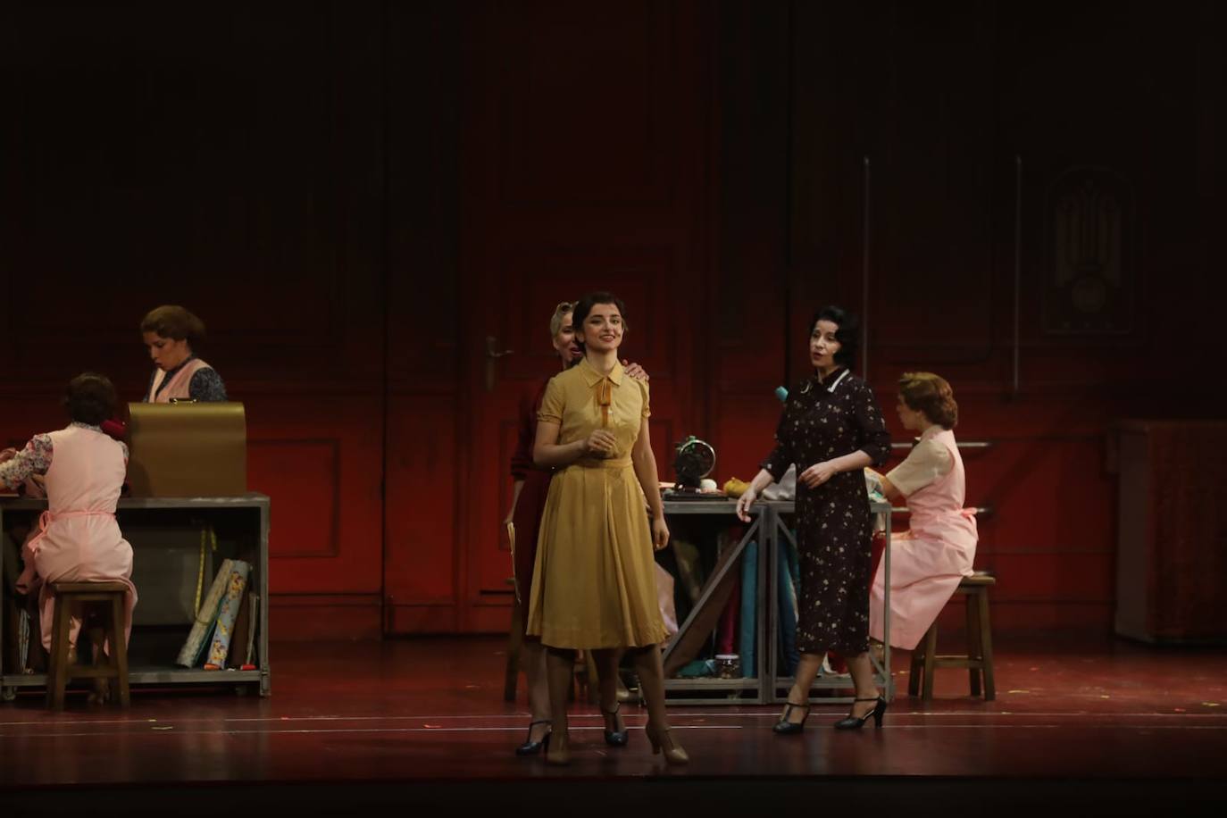 Fotos: El musical &#039;El tiempo entre costuras&#039; inaugura la temporada en el Gran Teatro Falla
