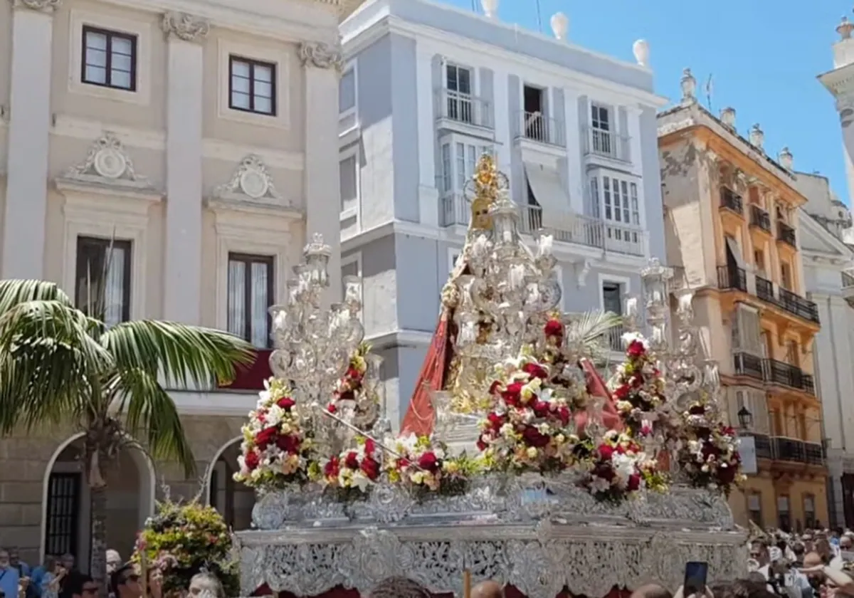 La Virgen del Rosario coronada tras la procesión del Corpus Christi del 11 de junio de 2023