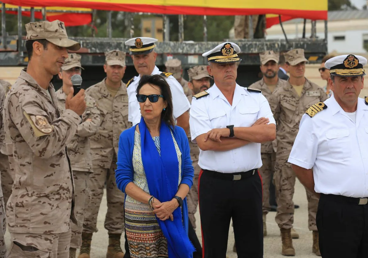 Margarita Robles en su visita al Tercio de Armada