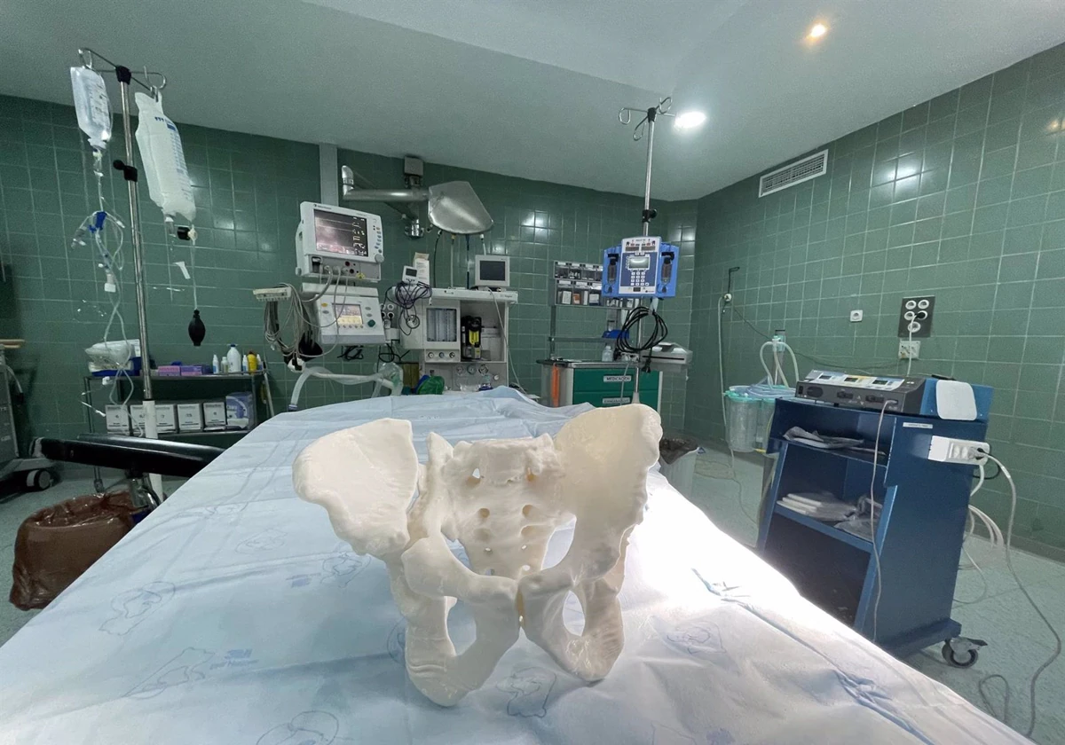 El Hospital Universitario Puerta del Mar impulsa una comisión sobre planificación quirúrgica e impresión 3D.