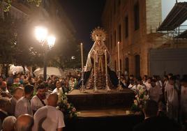 La procesión civil de la Virgen de la Consolación conquista la calle
