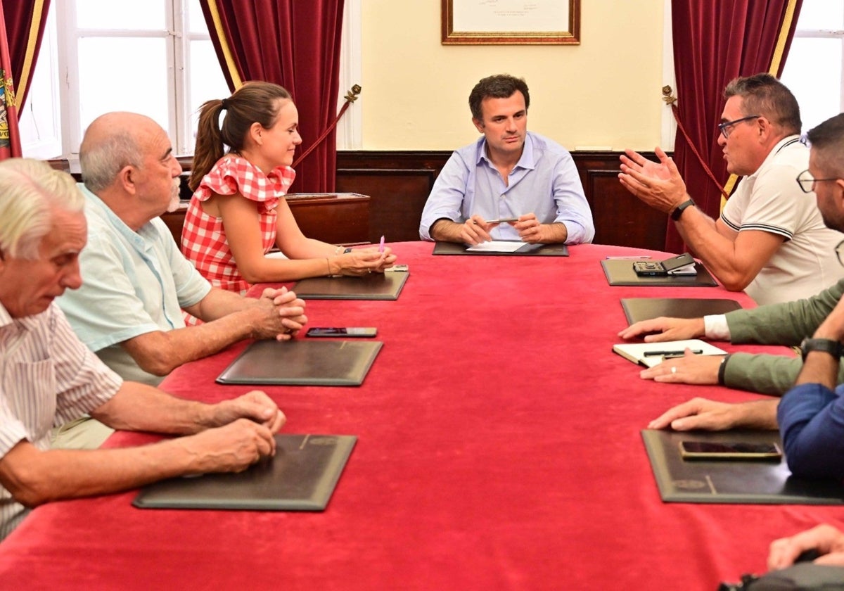 El Ayuntamiento de Cádiz da los primeros pasos para disfrutar de una Navidad en la calle