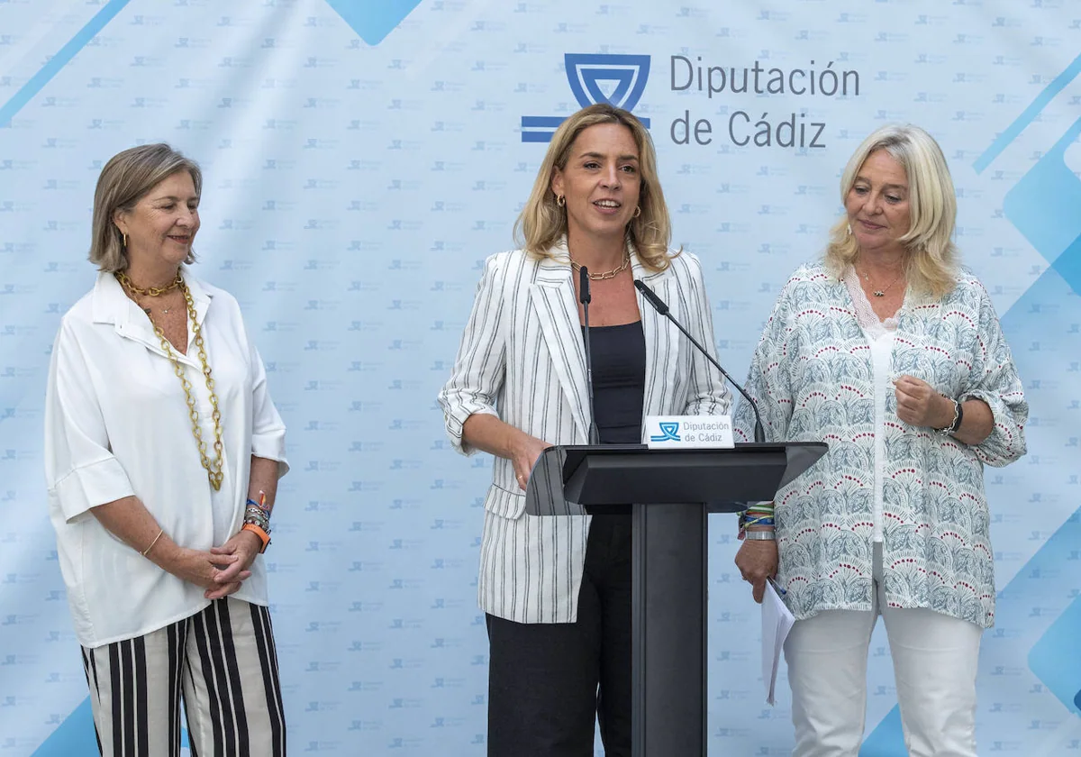 De izquierda a derecha, Ana Bertón, Almudena Martínez y Mercedes Colombo.