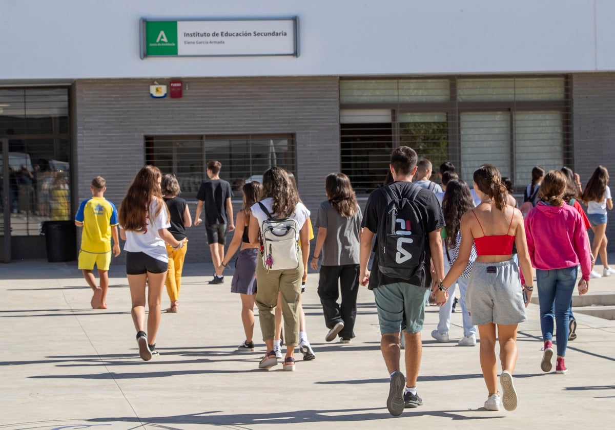 La profesora que recibió la agresión en el ojo en el instituto de Jerez recibe el alta médica