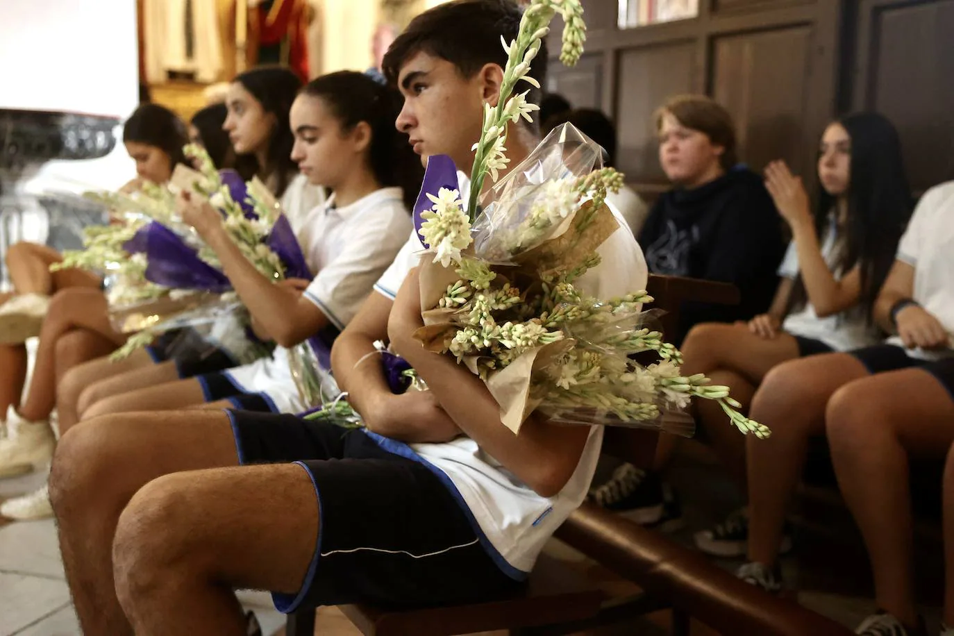 Fotos: Tradicional ofrenda de nardos a la Patrona de Cádiz en Santo Domingo