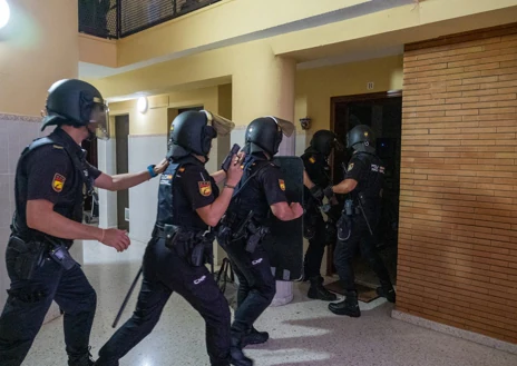 Imagen secundaria 1 - Importante golpe de la Policía a la venta de cocaína en Cádiz, detenidos desde los camellos a los proveedores