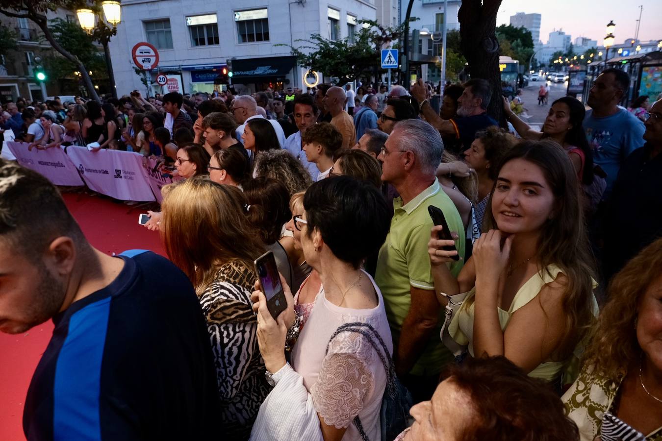 Fotos: La llegada de los invitados a la gala de inauguración (II)