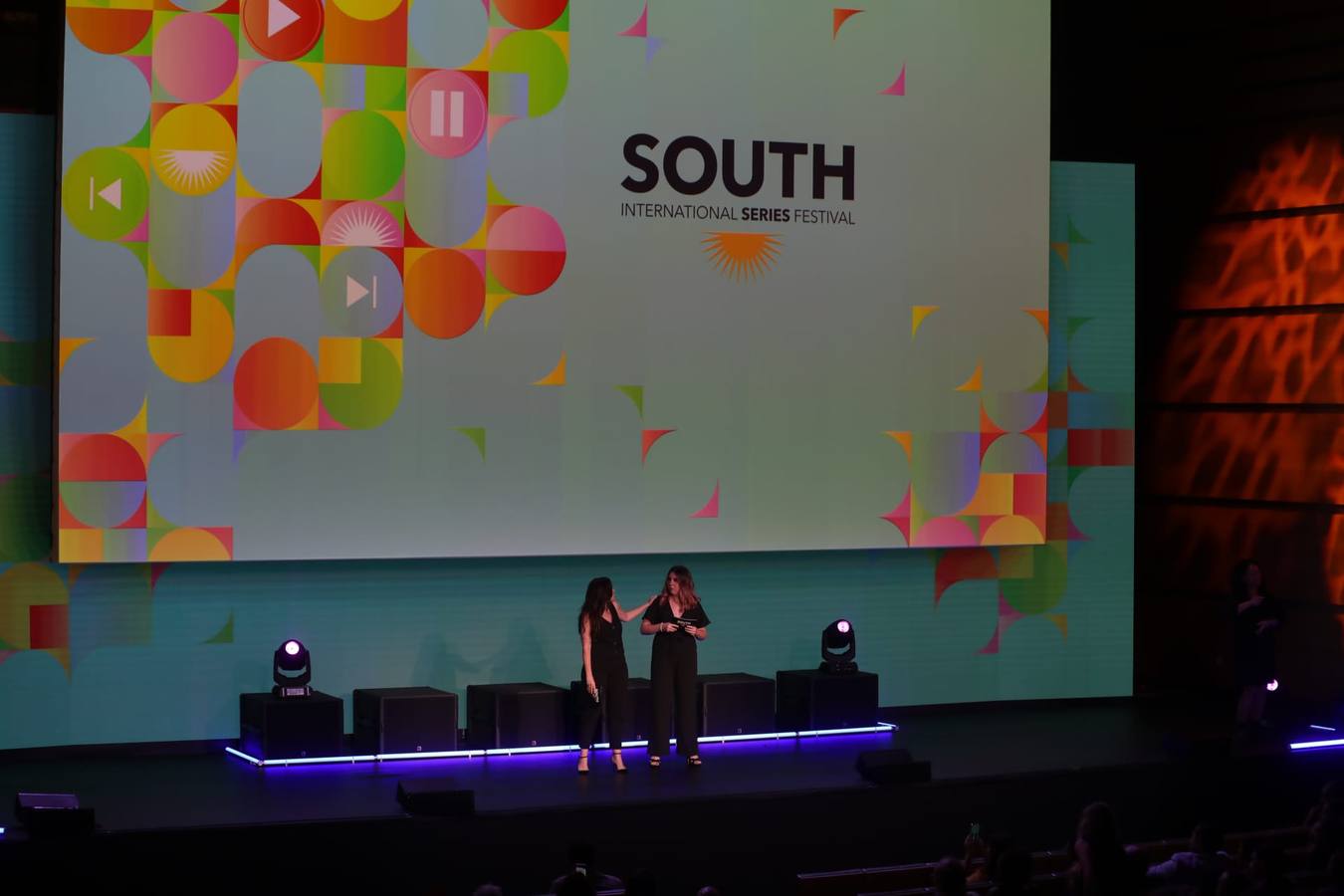 Fotos: La llegada de los invitados a la gala de inauguración (III)