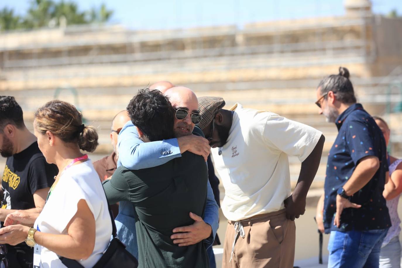 En imágenes: El equipo de &#039;La ley del mar&#039;, con Luis Tosar a la cabeza, en La Caleta