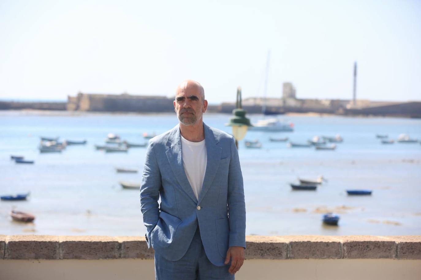 En imágenes: El equipo de &#039;La ley del mar&#039;, con Luis Tosar a la cabeza, en La Caleta