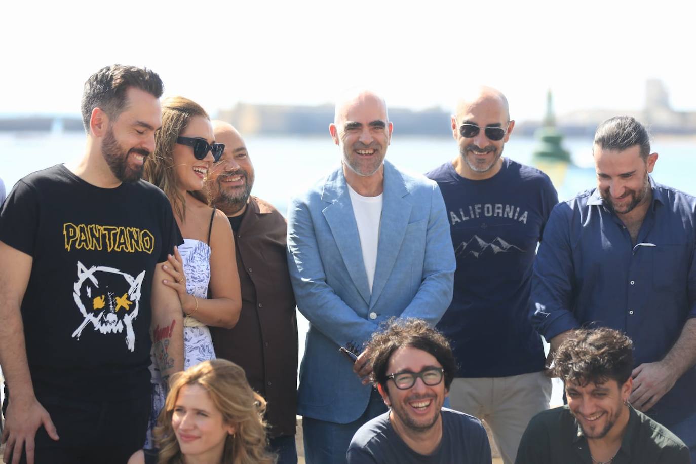 En imágenes: El equipo de &#039;La ley del mar&#039;, con Luis Tosar a la cabeza, en La Caleta