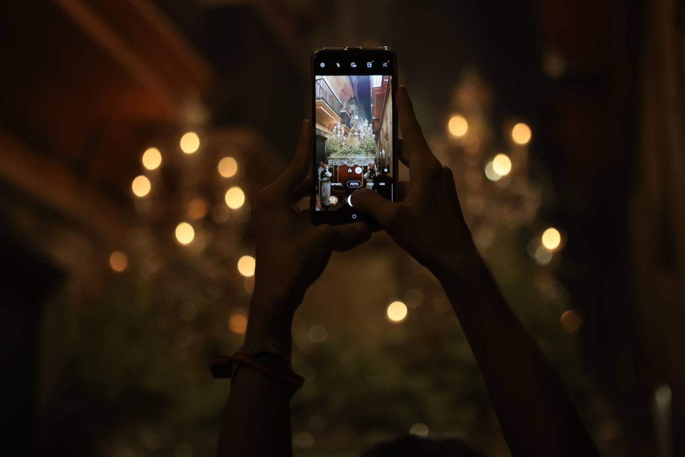 Fotos: La Virgen del Rosario, por las calles de Cádiz