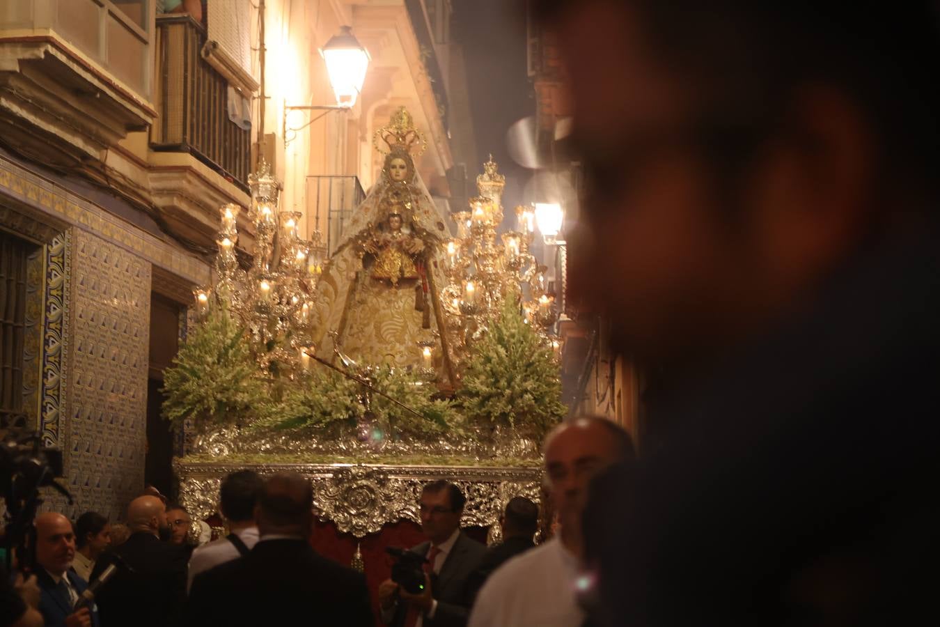 Fotos: La Virgen del Rosario, por las calles de Cádiz