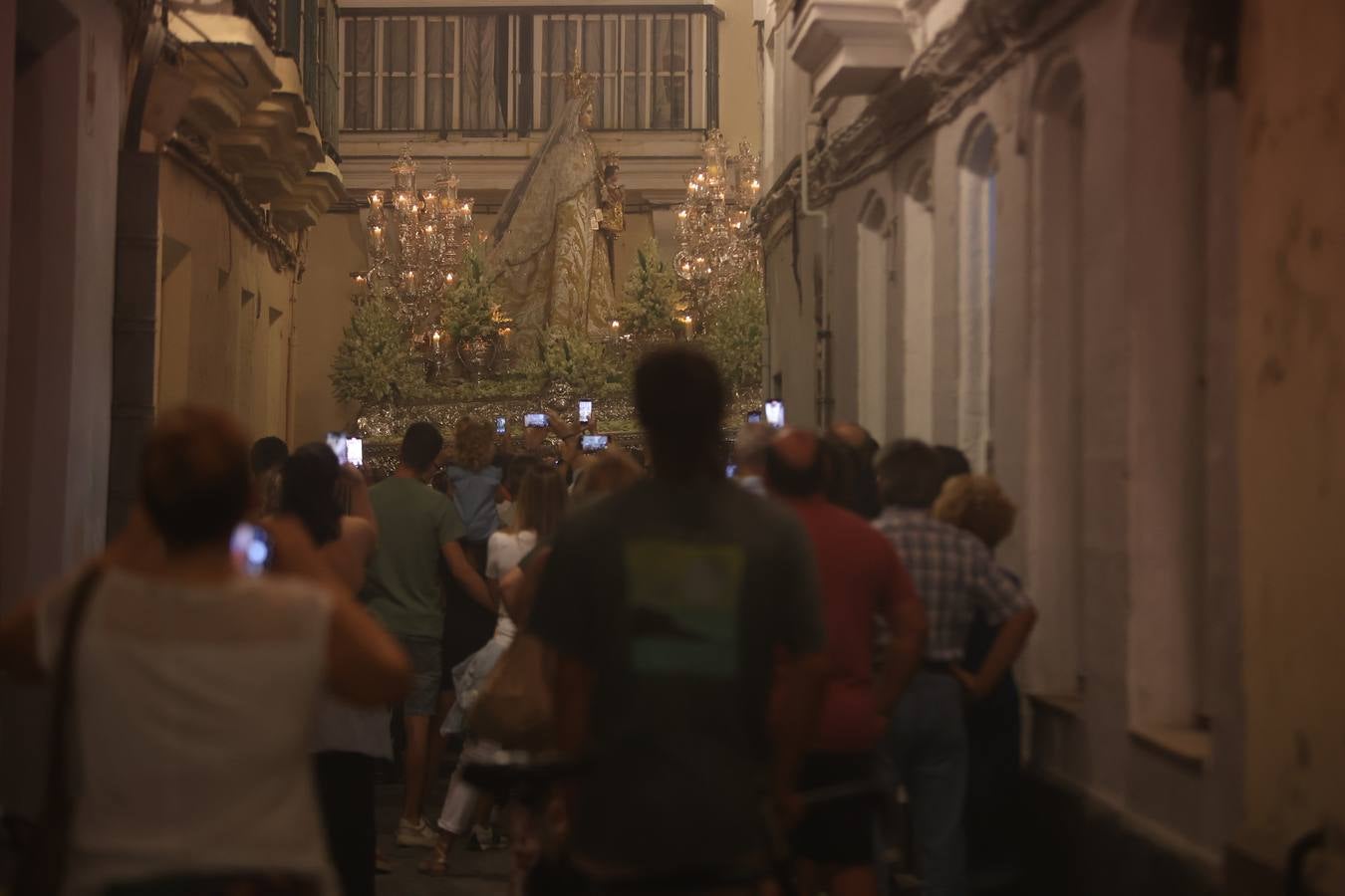 Fotos: La Virgen del Rosario, por las calles de Cádiz