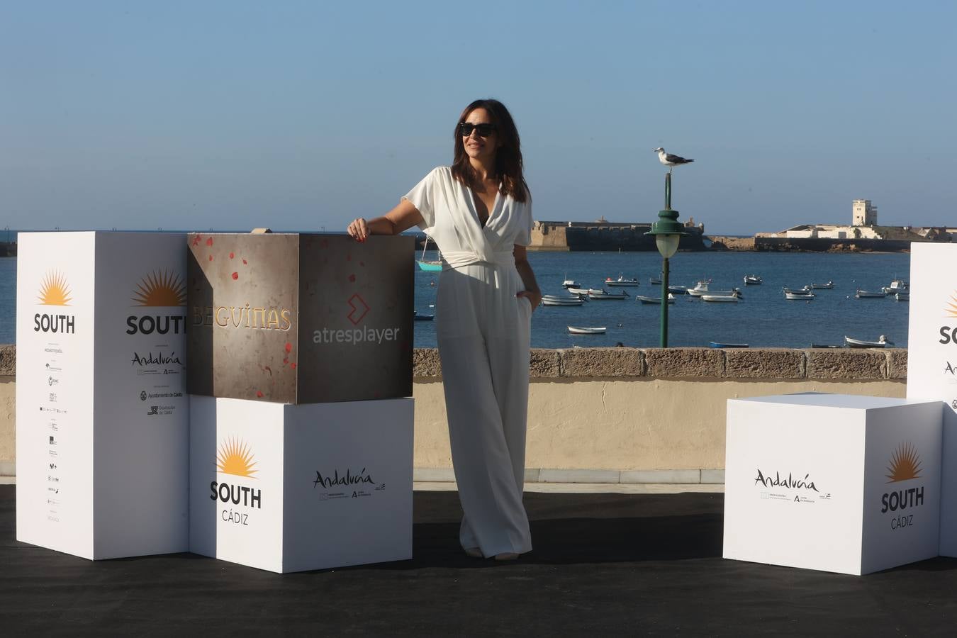 La luz de Cádiz ciega a las estrellas de las series españolas