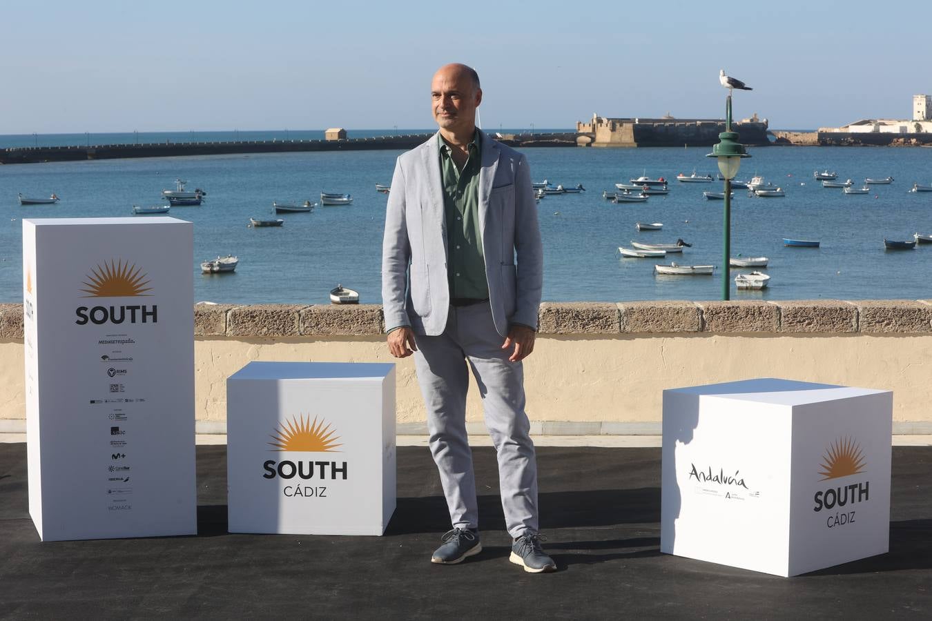 La luz de Cádiz ciega a las estrellas de las series españolas