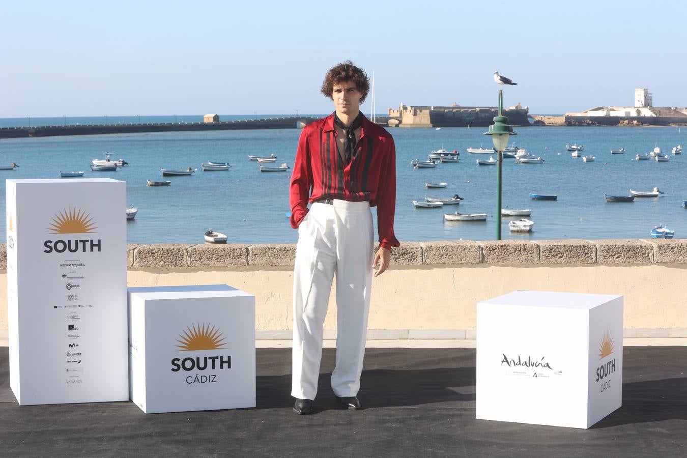 La luz de Cádiz ciega a las estrellas de las series españolas