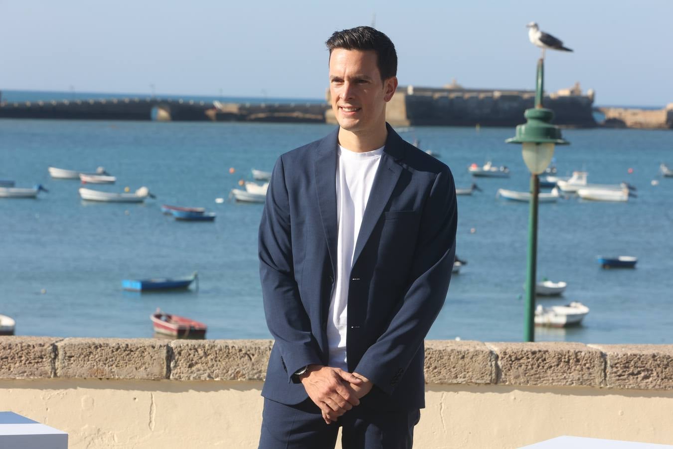 La luz de Cádiz ciega a las estrellas de las series españolas