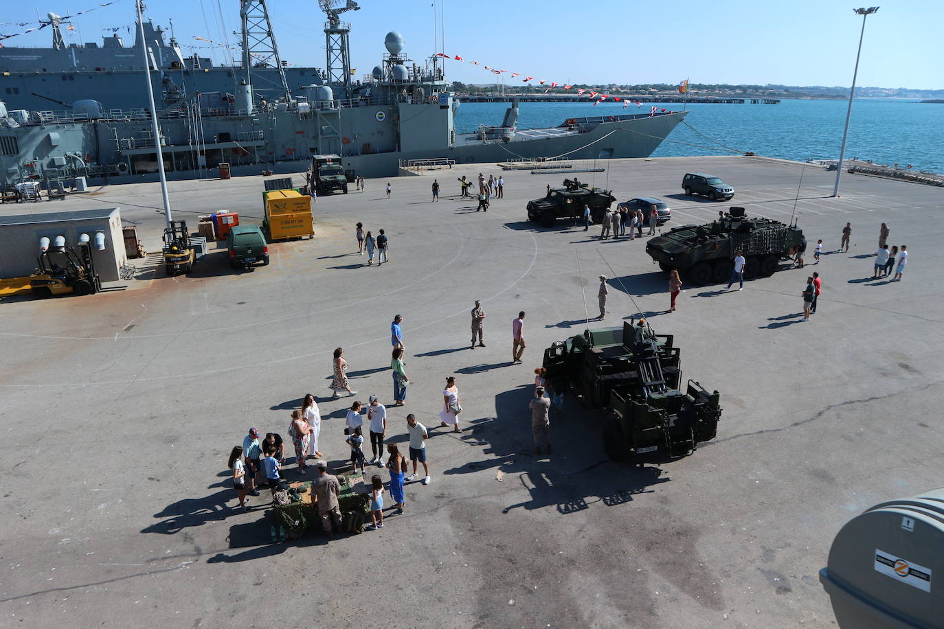 En imágenes: Más de 2.000 personas visitan la Base Naval de Rota con motivo del Día de la Fiesta Nacional