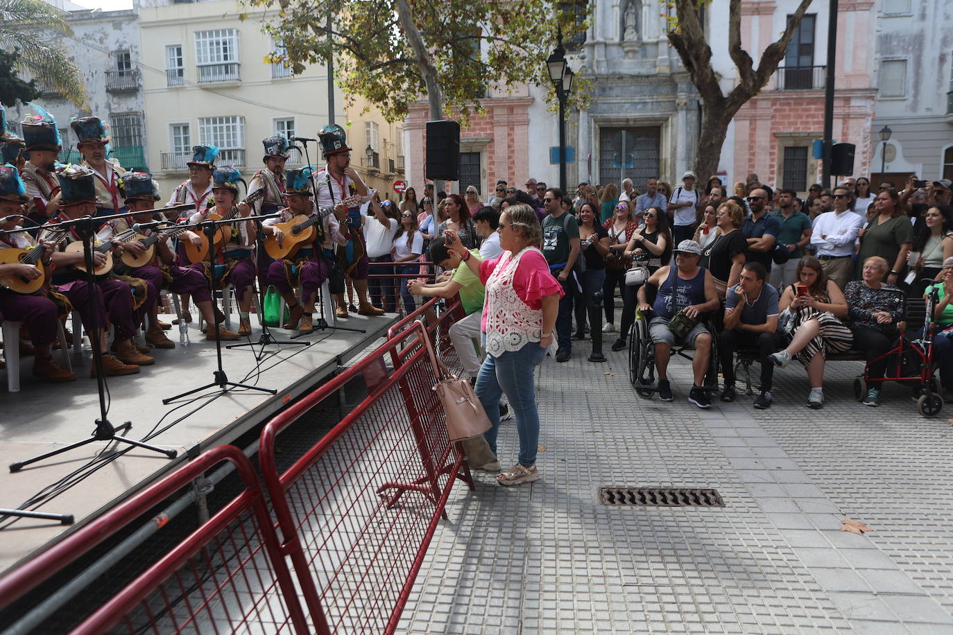 Fotos I: Sábado de SailGP por las calles de Cádiz