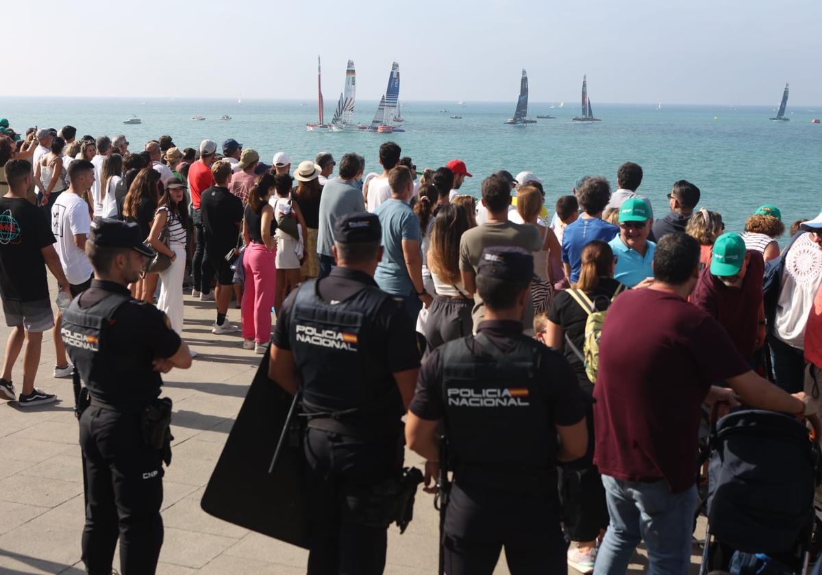 Despliegue policial en Sail GP.