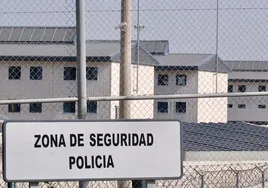 Un preso muy peligroso agrede «de forma salvaje» a cuatro funcionarios en Puerto III