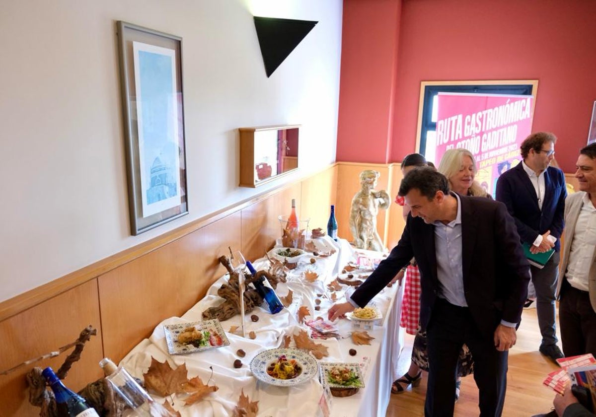 Presentación de la Ruta de la Tapa de Cádiz en la Escuela de Hostelería