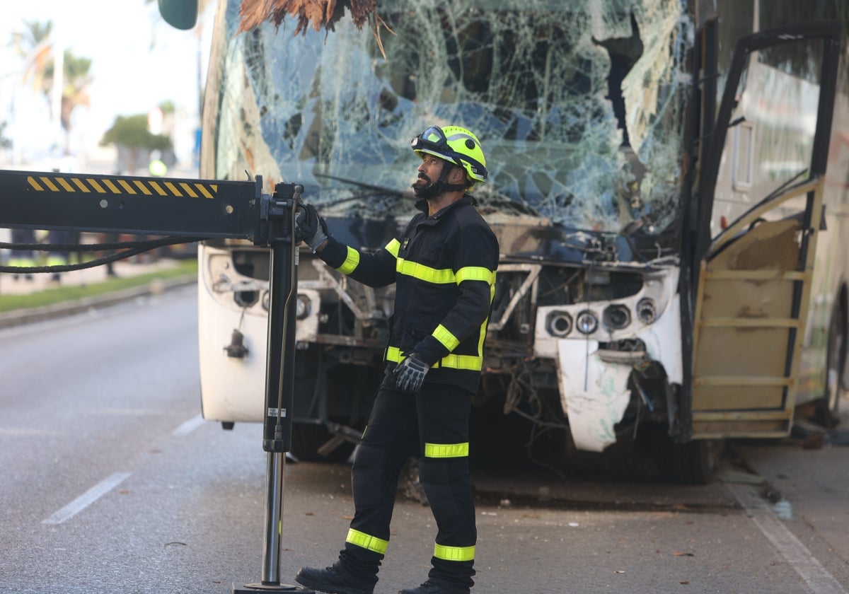 Estado en el que quedó el autobús accidentado.