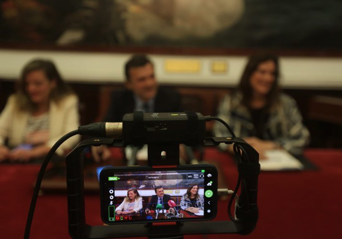 El alcalde de Cádiz, durante la rueda de prensa posterior a la Junta de Gobierno