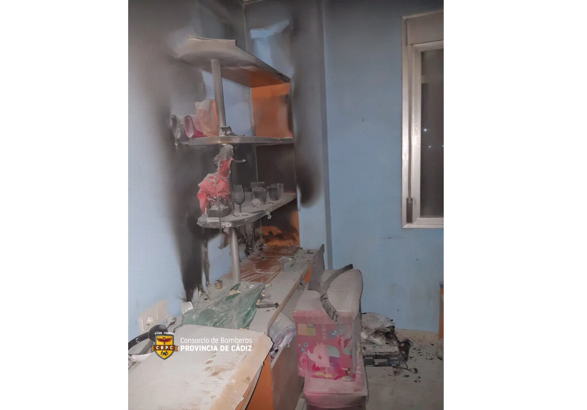 Incendio en una vivienda de Cádiz a causa de la batería de un patín eléctrico.