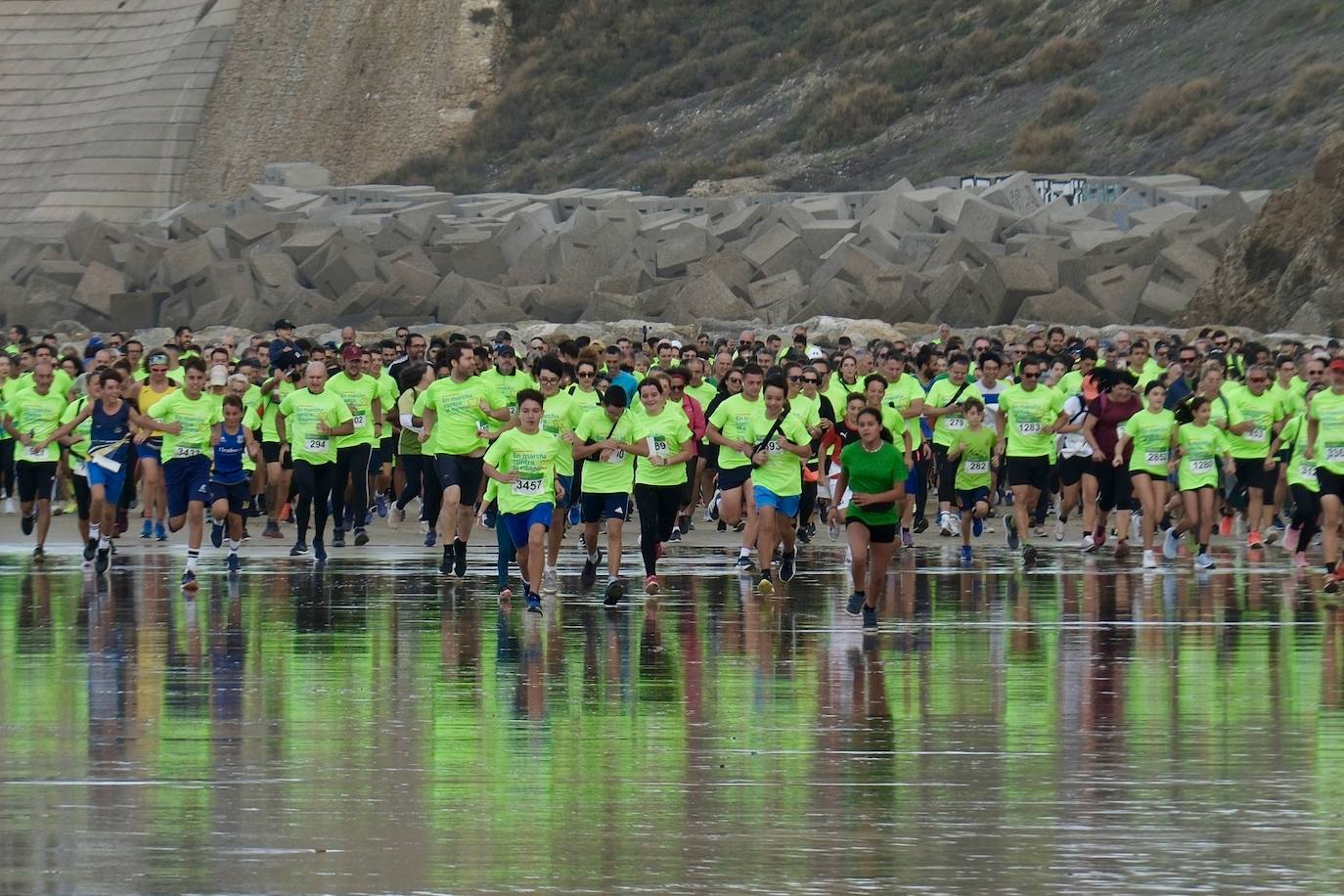 FOTOS: Carrera contra el Cáncer en Cádiz