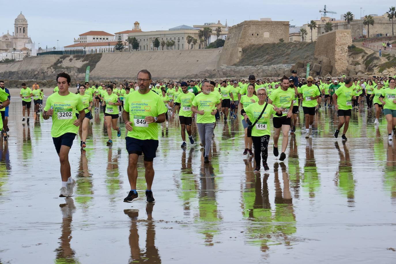 FOTOS: Carrera contra el Cáncer en Cádiz