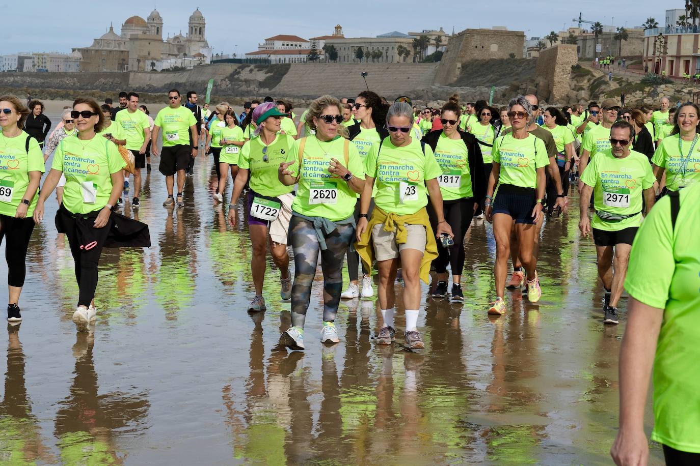 FOTOS: Carrera contra el Cáncer en Cádiz