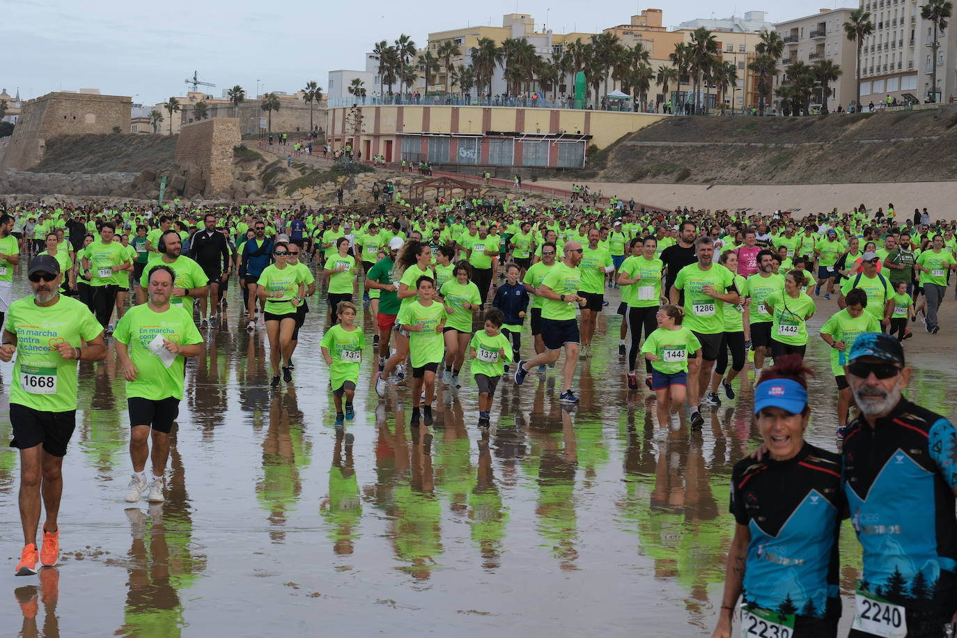 FOTOS: Carrera contra el Cáncer en Cádiz