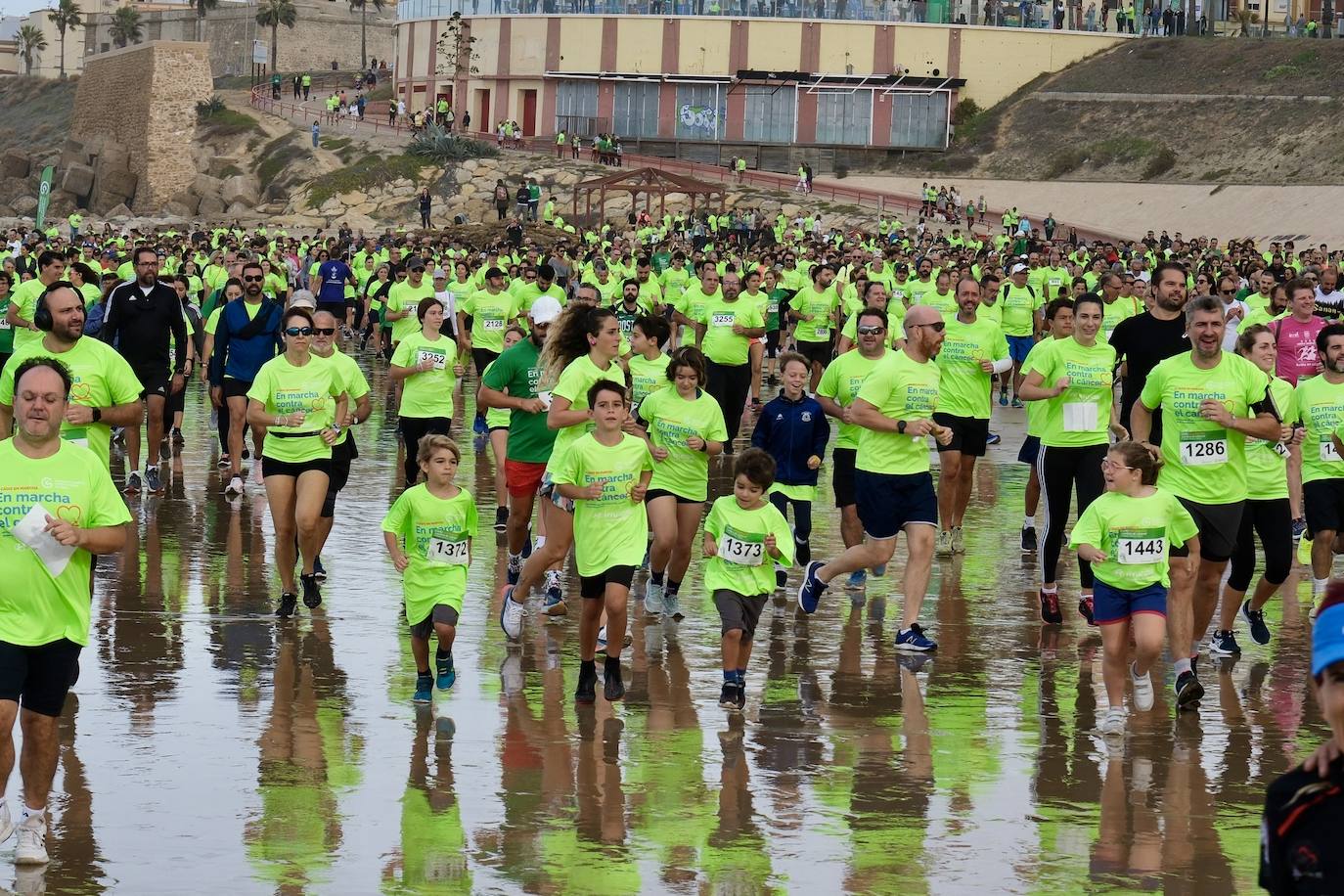 FOTOS: Carrera contra el Cáncer en Cádiz