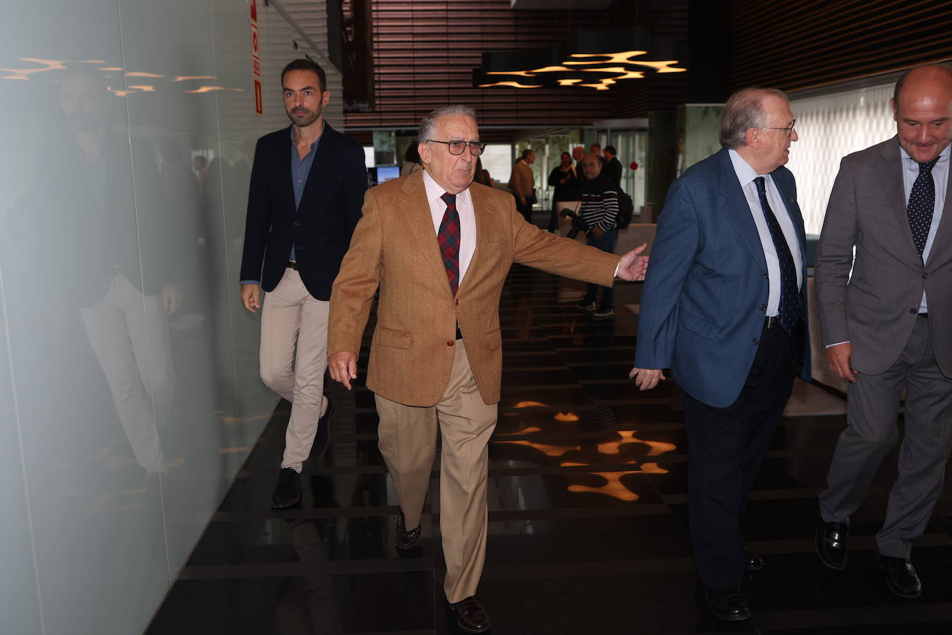 Fotos: Ambiente en la Mirada Económica de ABC y La Voz con Bruno García (I)