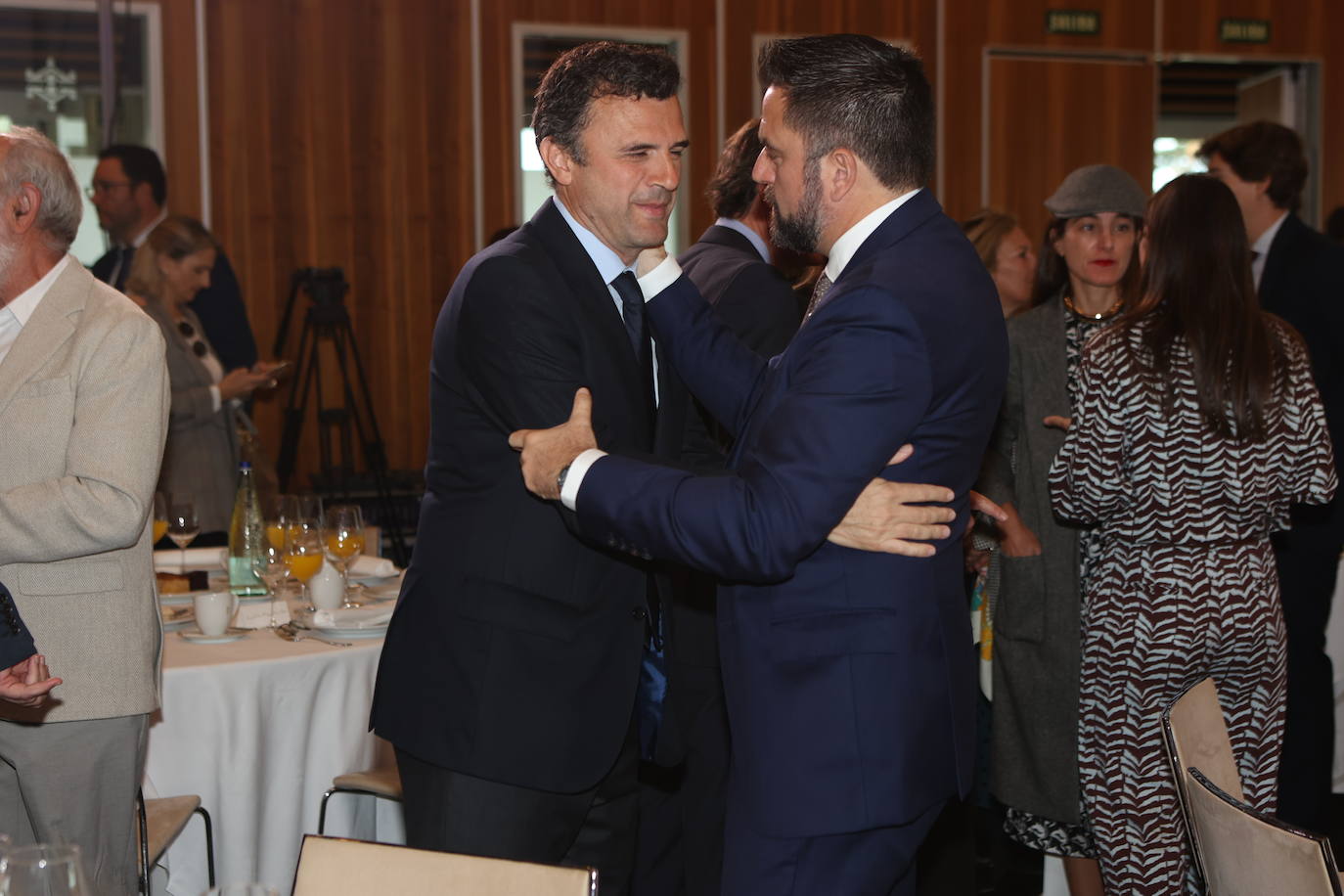 Fotos: Ambiente en la Mirada Económica de ABC y La Voz con Bruno García (I)