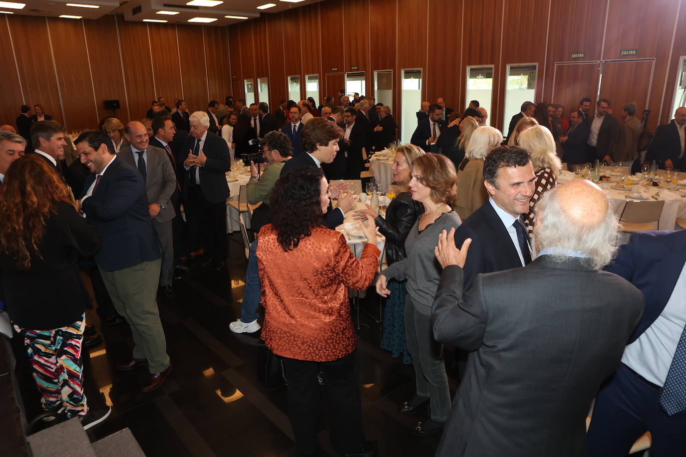 Fotos: Ambiente en la Mirada Económica de ABC y La Voz con Bruno García (I)