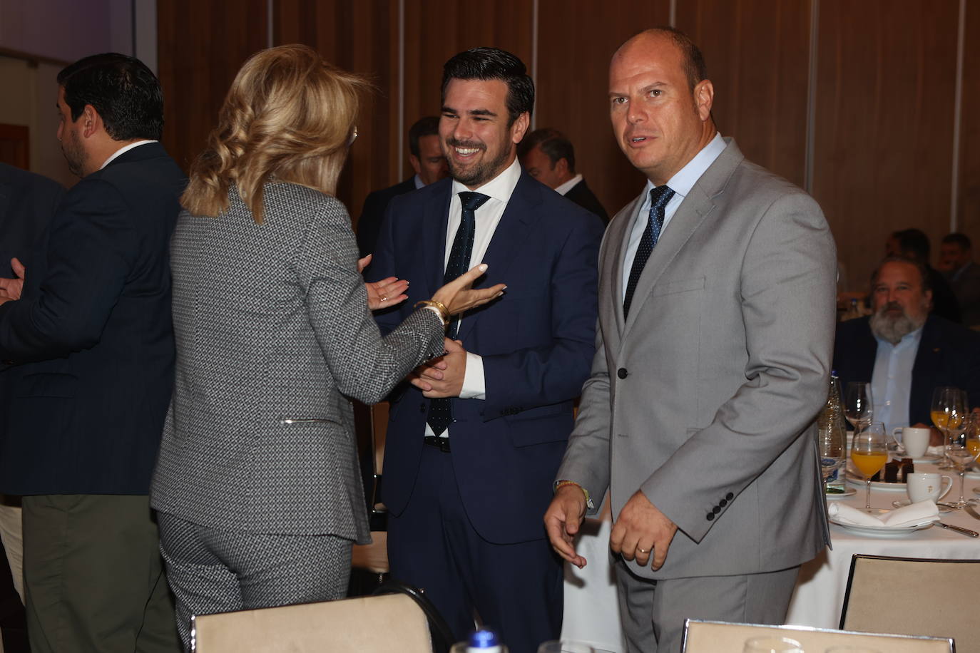 Fotos: Ambiente en la Mirada Económica de ABC y La Voz con Bruno García (I)