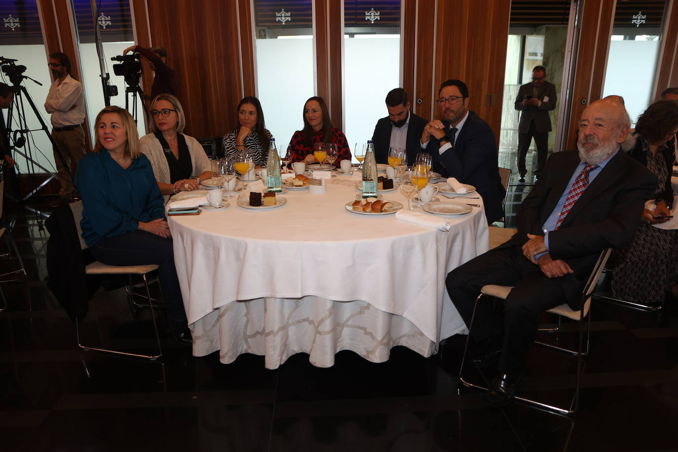 Fotos: Ambiente en la Mirada Económica de ABC y La Voz con Bruno García (II)