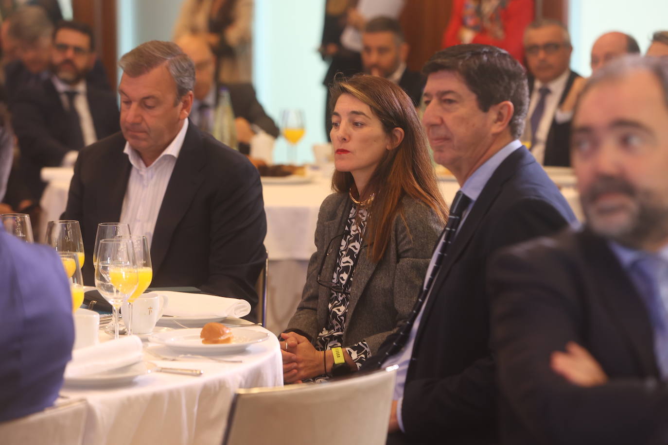 Fotos: Ambiente en la Mirada Económica de ABC y La Voz con Bruno García (II)