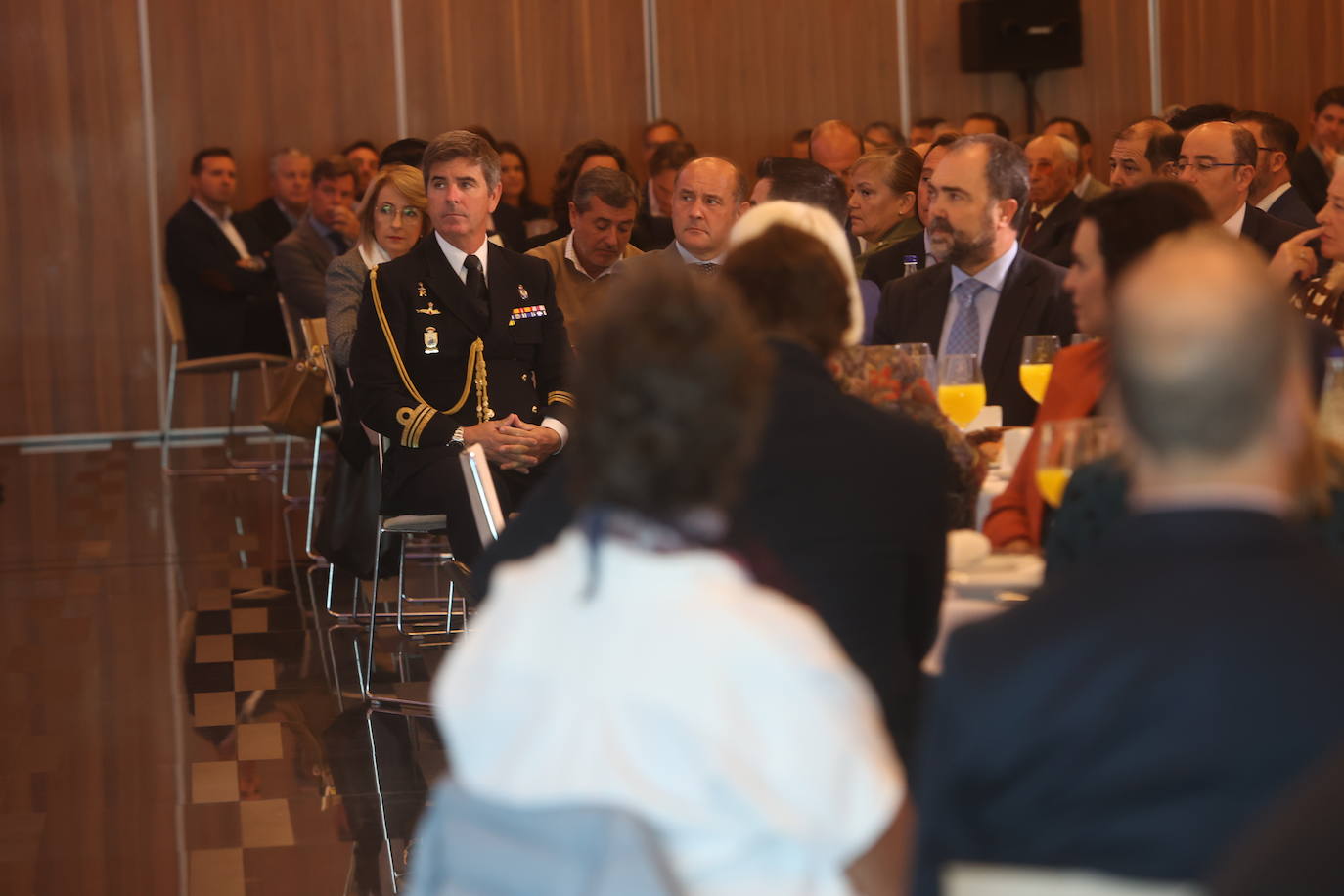 Fotos: Ambiente en la Mirada Económica de ABC y La Voz con Bruno García (II)