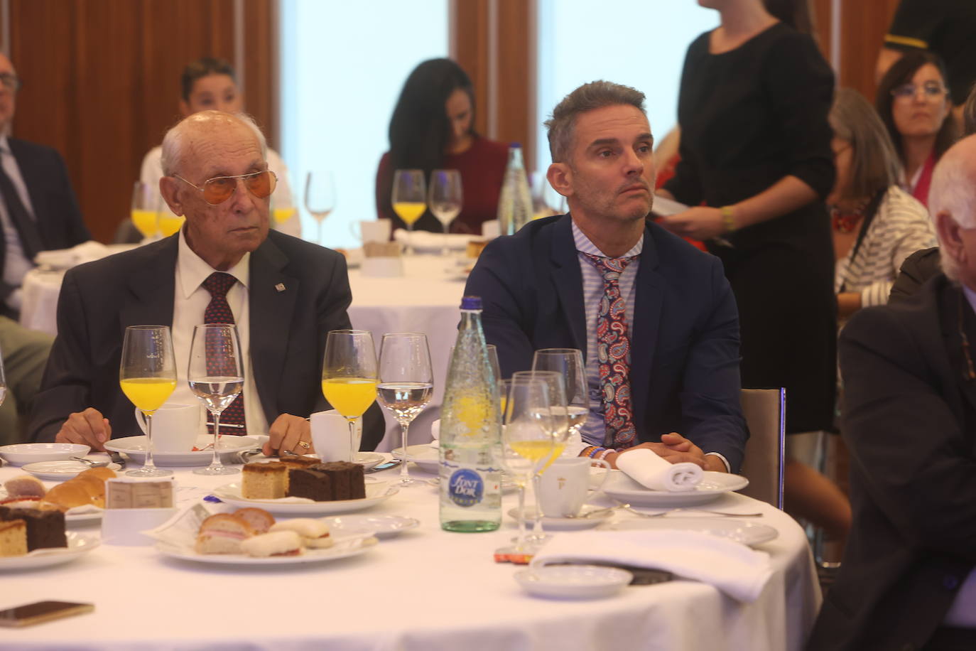 Fotos: Ambiente en la Mirada Económica de ABC y La Voz con Bruno García (II)