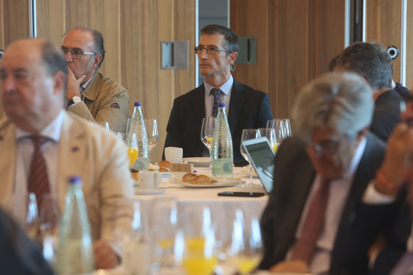 Fotos: Ambiente en la Mirada Económica de ABC y La Voz con Bruno García (II)