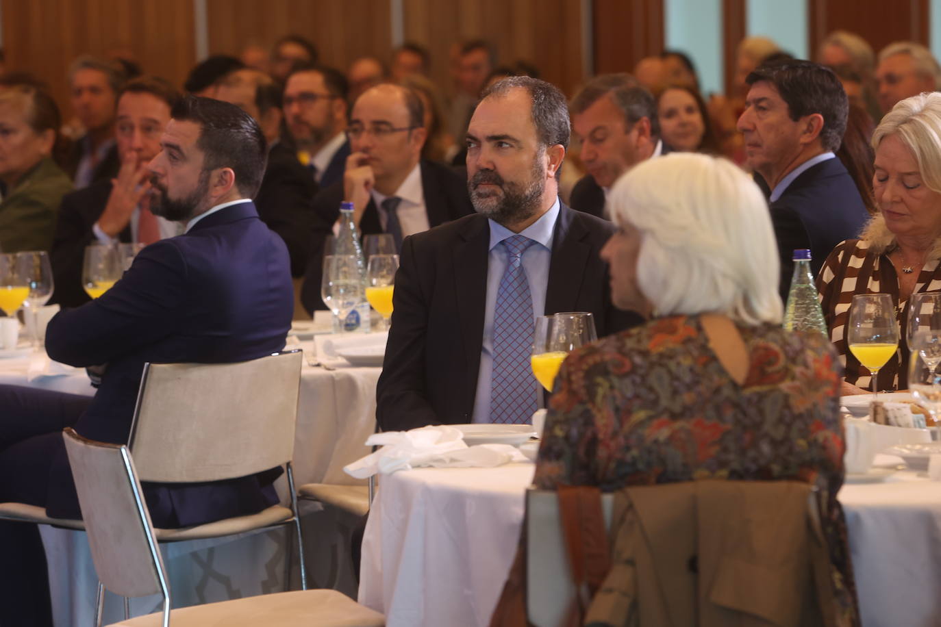 Fotos: Ambiente en la Mirada Económica de ABC y La Voz con Bruno García (II)