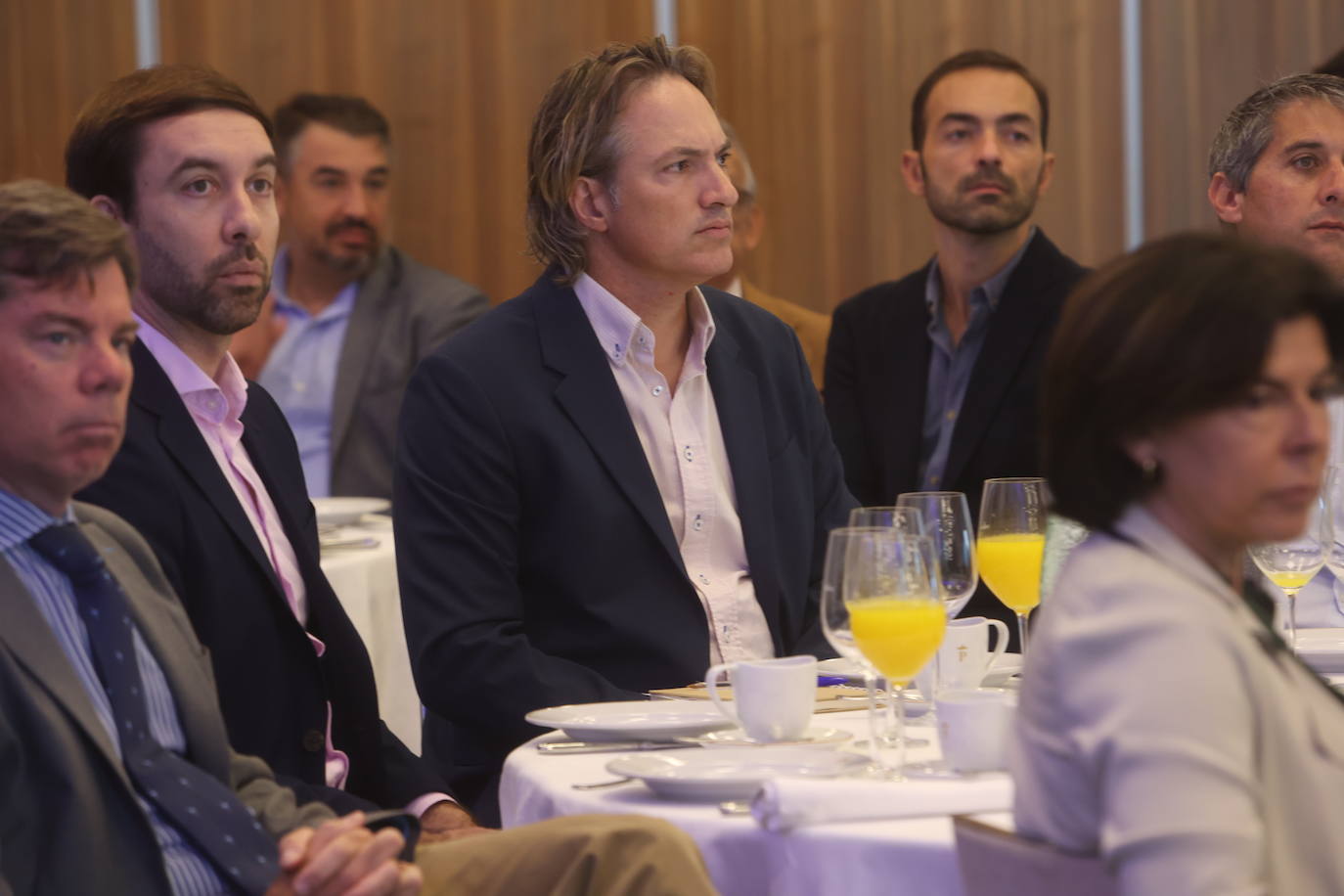 Fotos: Ambiente en la Mirada Económica de ABC y La Voz con Bruno García (II)