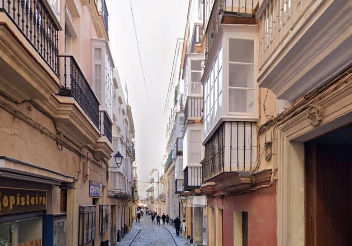 La calle Hospital de Mujeres en Cádiz, donde han ocurrido estos hechos.