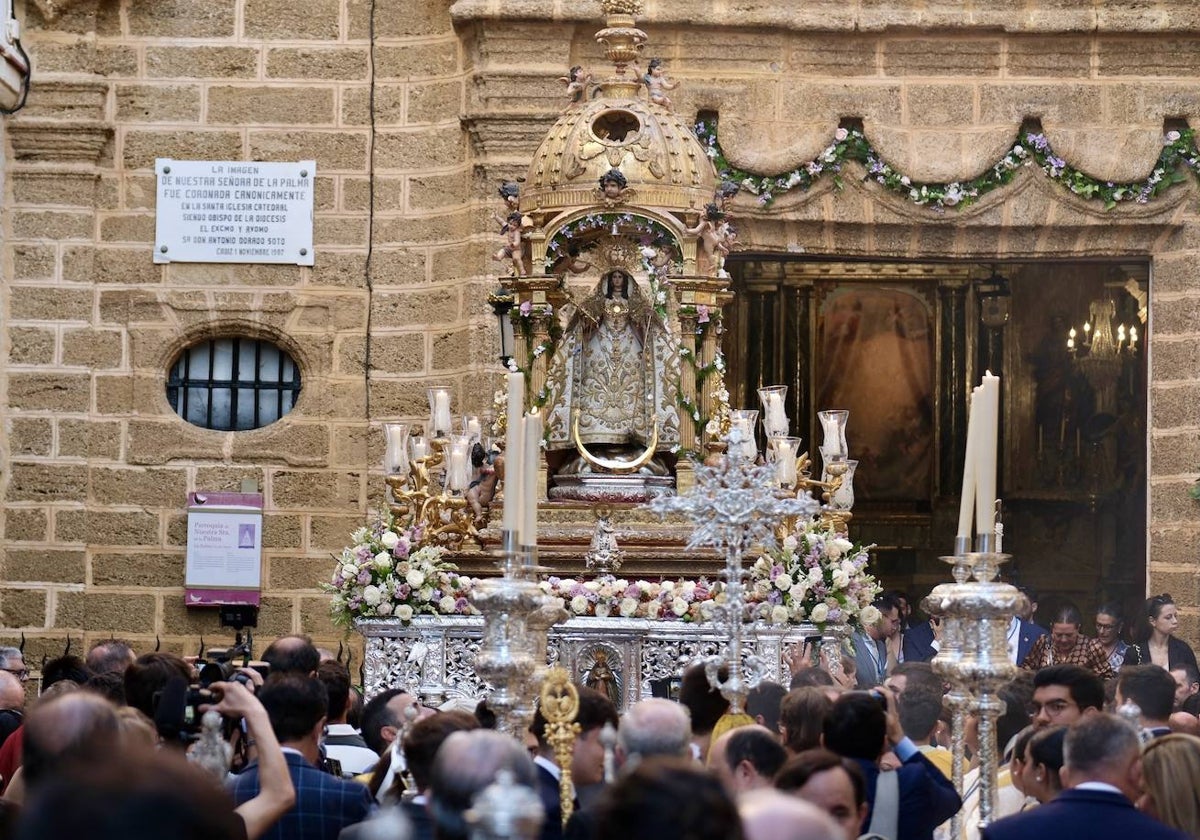 La Virgen ha procesionado por la Viña