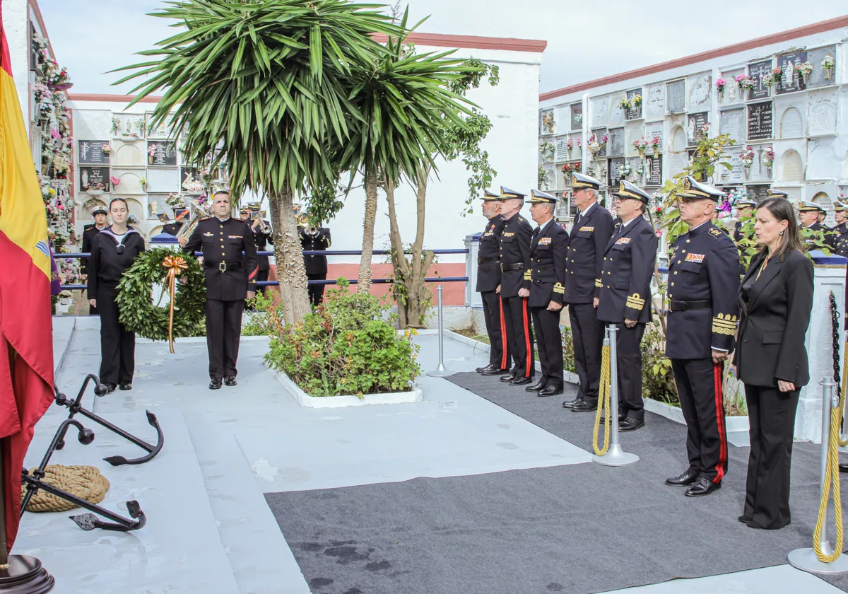 La Armada rinde homenaje en San Fernando a los Caídos por la Patria.