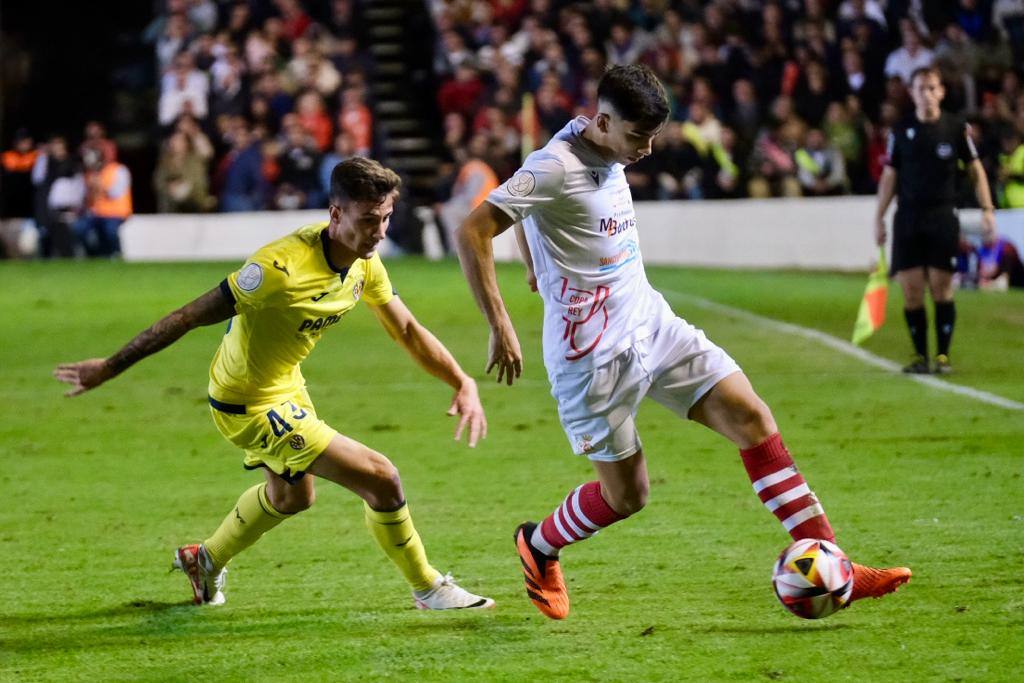Fotos: Gran ambiente en el Municipal por el histórico Chiclana CF-Villarreal